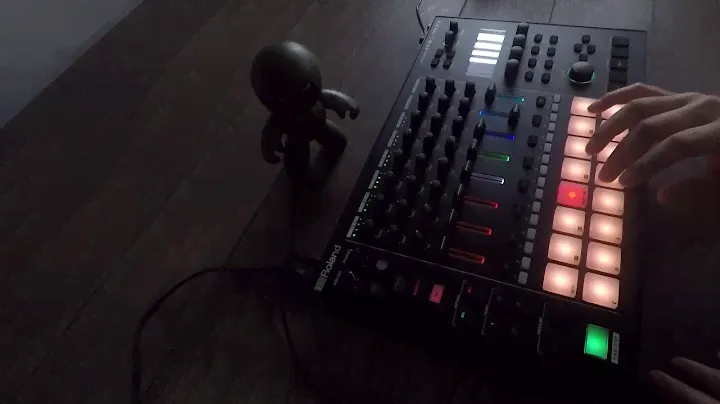 Roland MC 707 - Hip Hop Sampled Beat