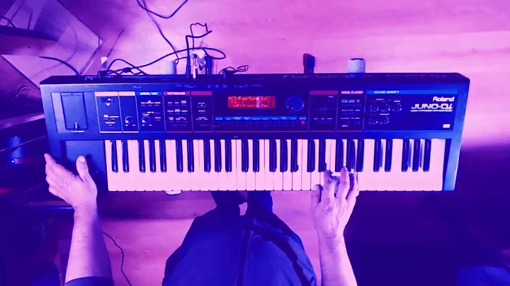 Roland Juno Di probando sonidos varios