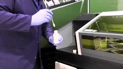 Серия Roland VersaUV LEF – процедура ручной очистки