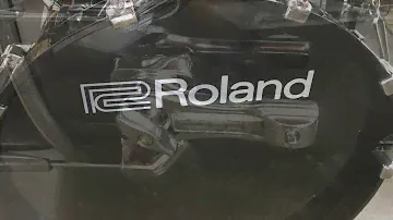 Edrumcenter's Roland KD-220 unboxing video and photoshoot.