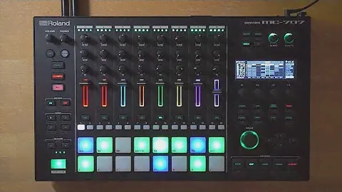 8 Tracks Live Performance - Roland MC-707